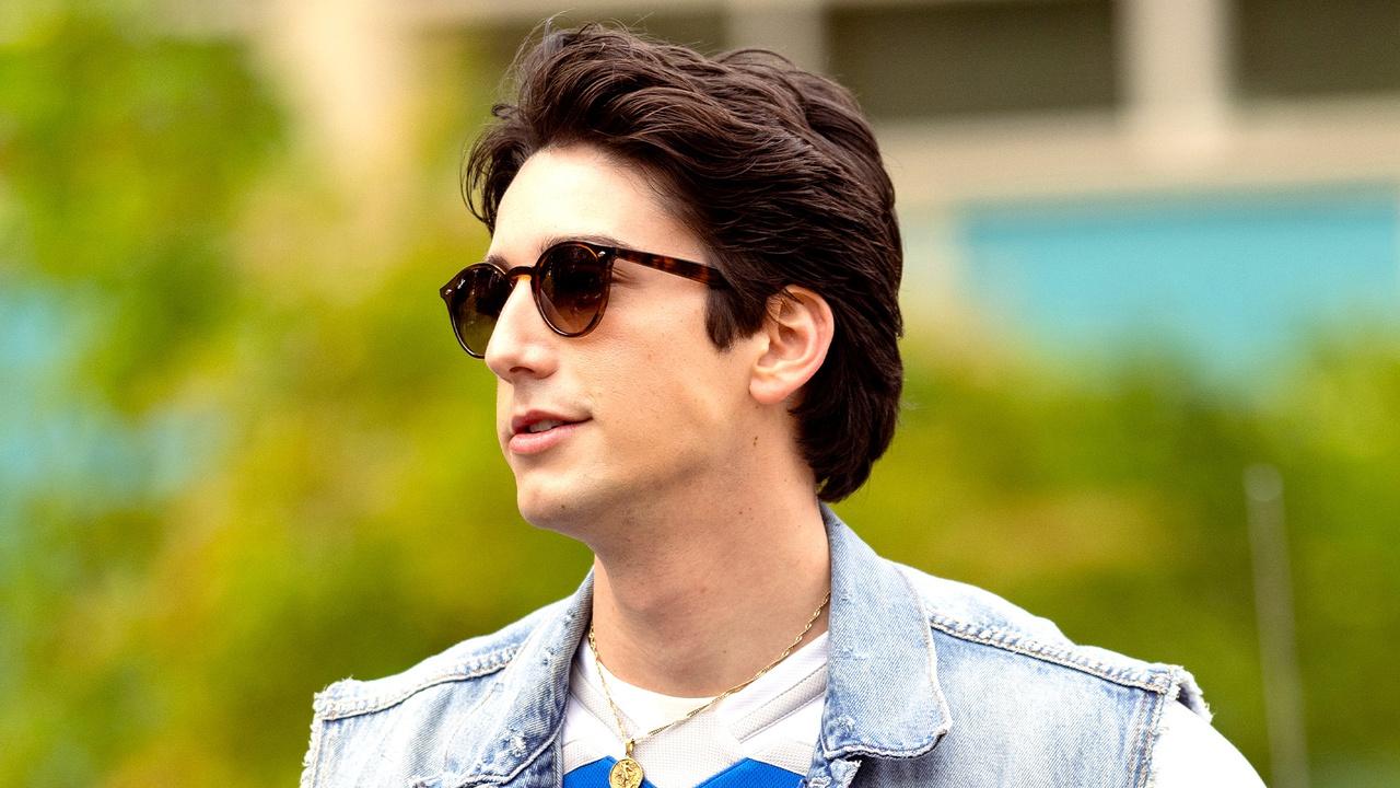 Wally's return in School Spirits Season 3