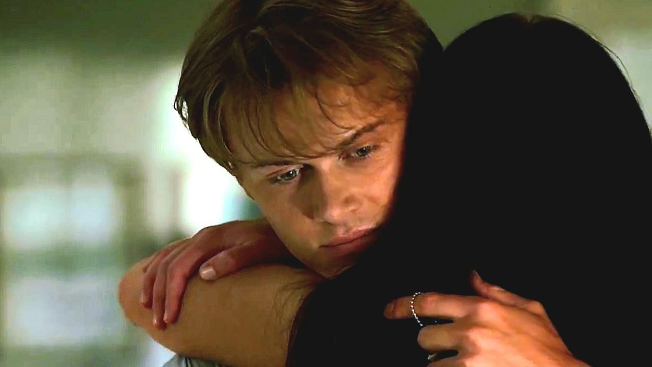 Conrad hugging Belly in The Summer I Turned Pretty