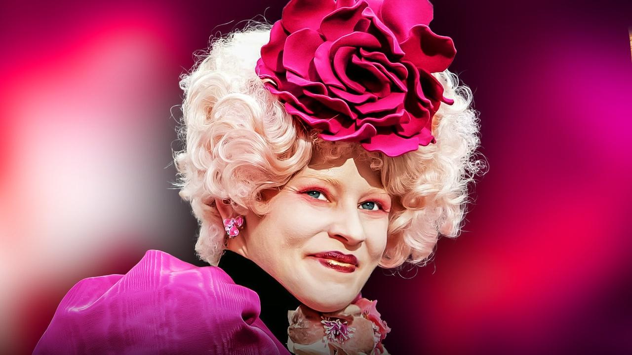 Elizabeth Banks as Effie Trinket in The Hunger Games.