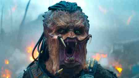 Dek roaring in Predator: Badlands.