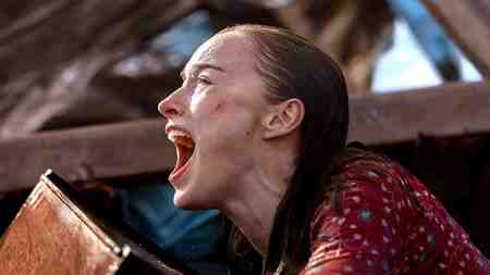 Phoebe Dynevor yelling in Thrash.