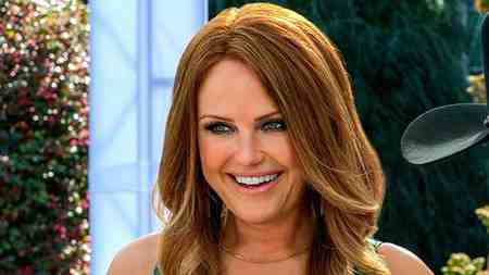 Malin Akerman wearing wig in The Hunting Wives