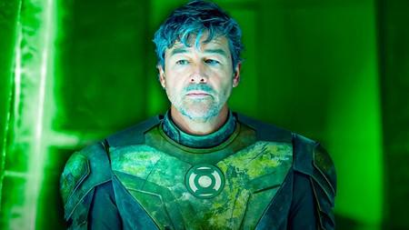 Kyle Chandler as Hal Jordan in Green Lantern Suit.