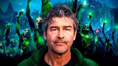 Kyle Chandler, Green Lanterns in background