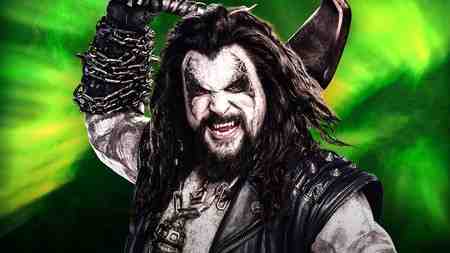 Jason Momoa as Lobo in Supergirl with green background.