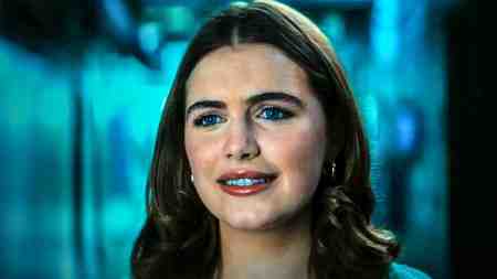 Off Campus Ella Bright as Hannah Wells