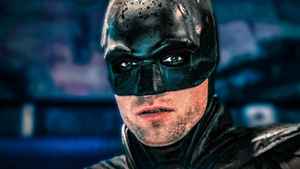 Robert Pattinson in Batman cowl