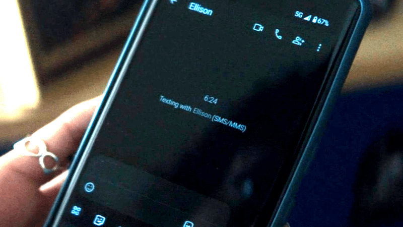BB Urich texting Ellison in Daredevil: Born Again Season 2, Episode 6.