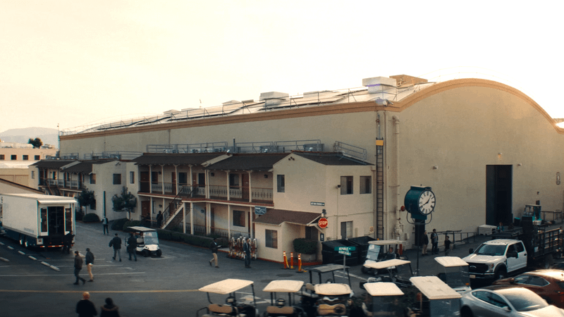 A backlot setting in Wonder Man