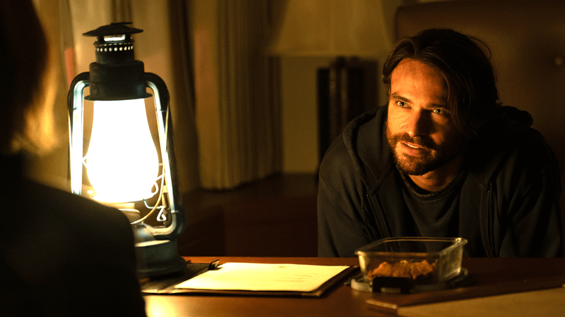 Link looking at Sinatra in Paradise Season 2, Episode 7.