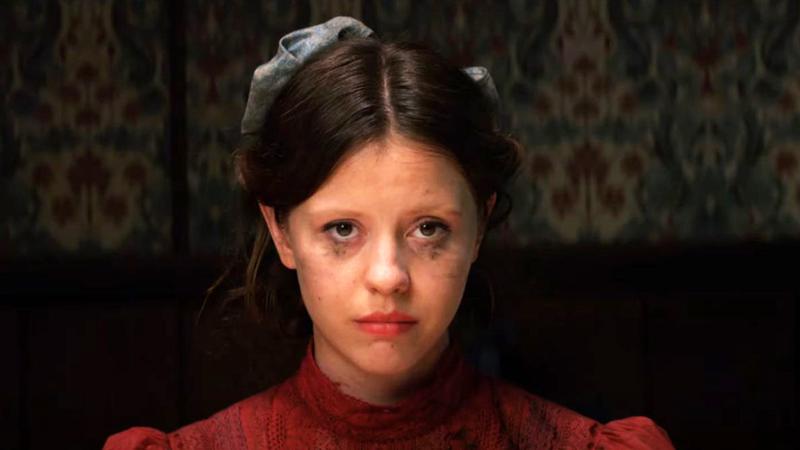 Mia Goth as Pearl with smudged makeup on her face in Pearl