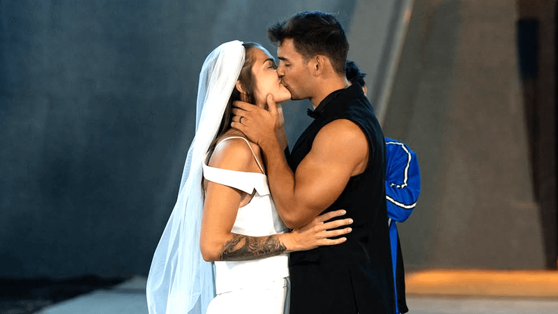 Monika and Jim kissing in Beast Games Season 2.