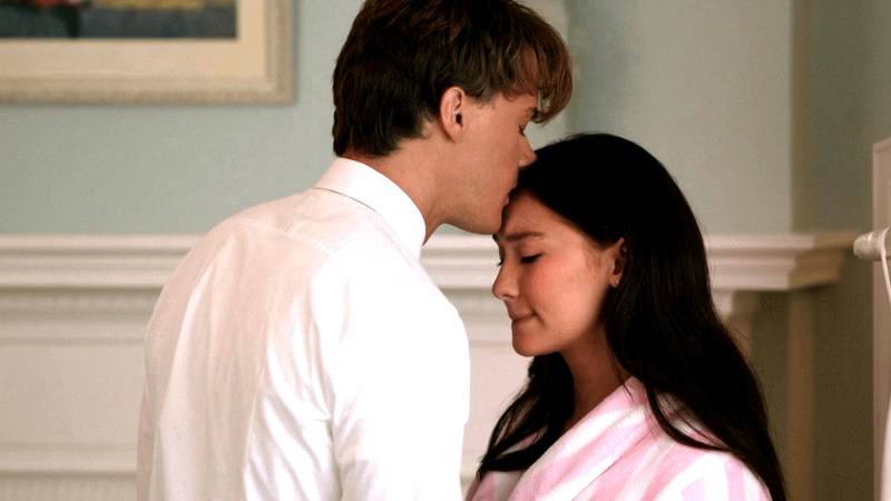 Christopher Briney as Conrad & Lola Tung as Belly in The Summer I Turned Pretty