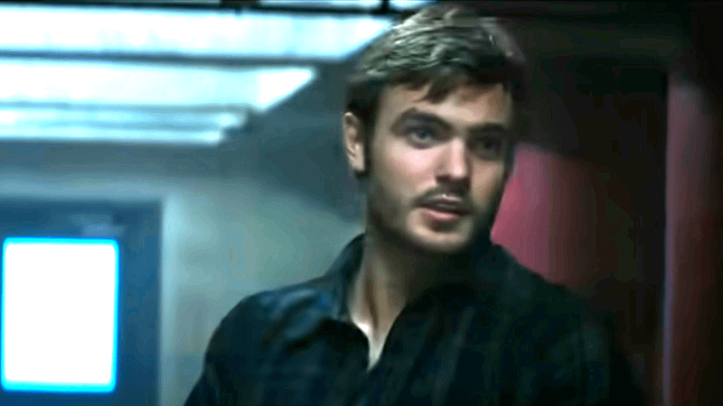 Alex Roe as Evan Walker in The Fifth Wave