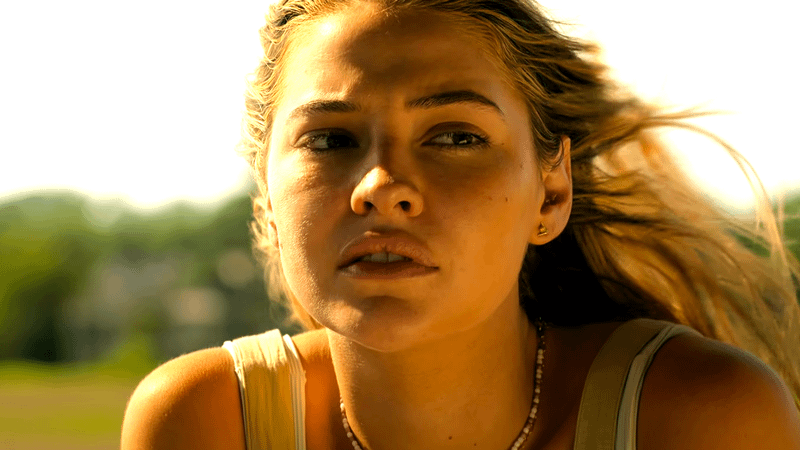 Madelyn Cline as Sarah Cameron in Outer Banks.