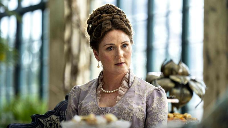 Ruth Gemmell as Lady Violet Bridgerton in a purple dress in Bridgerton