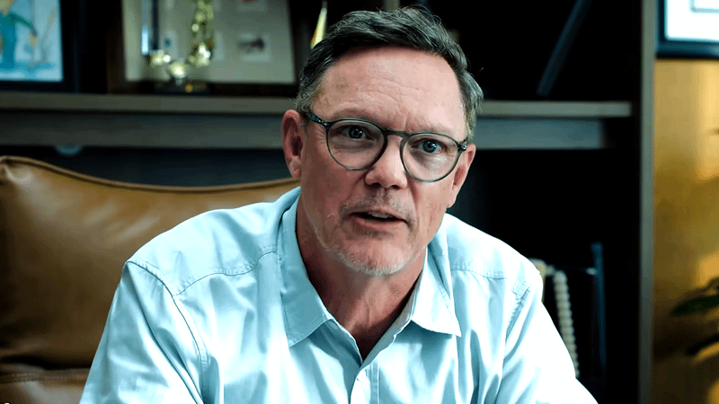 Matthew Lillard as Henry Grayle.