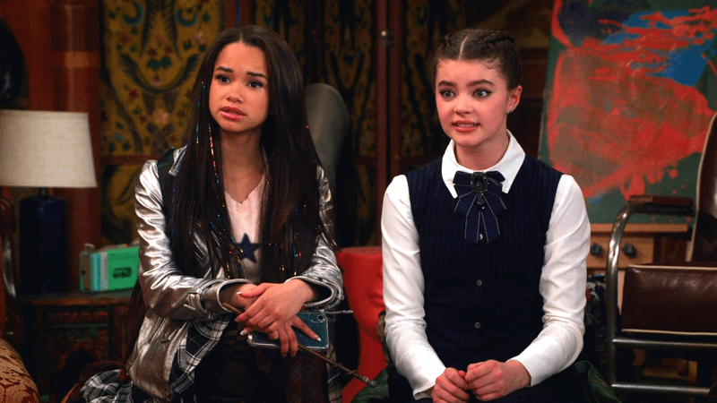 Janice LeAnn Brown as Billie & Isabella Crovetti as Vampirina in Vampirina