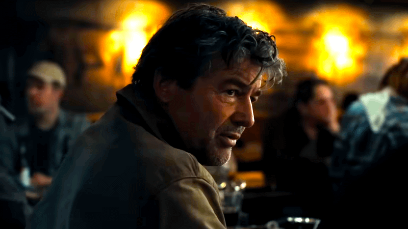 Kyle Chandler as veteran Green Lantern Hal Jordan.
