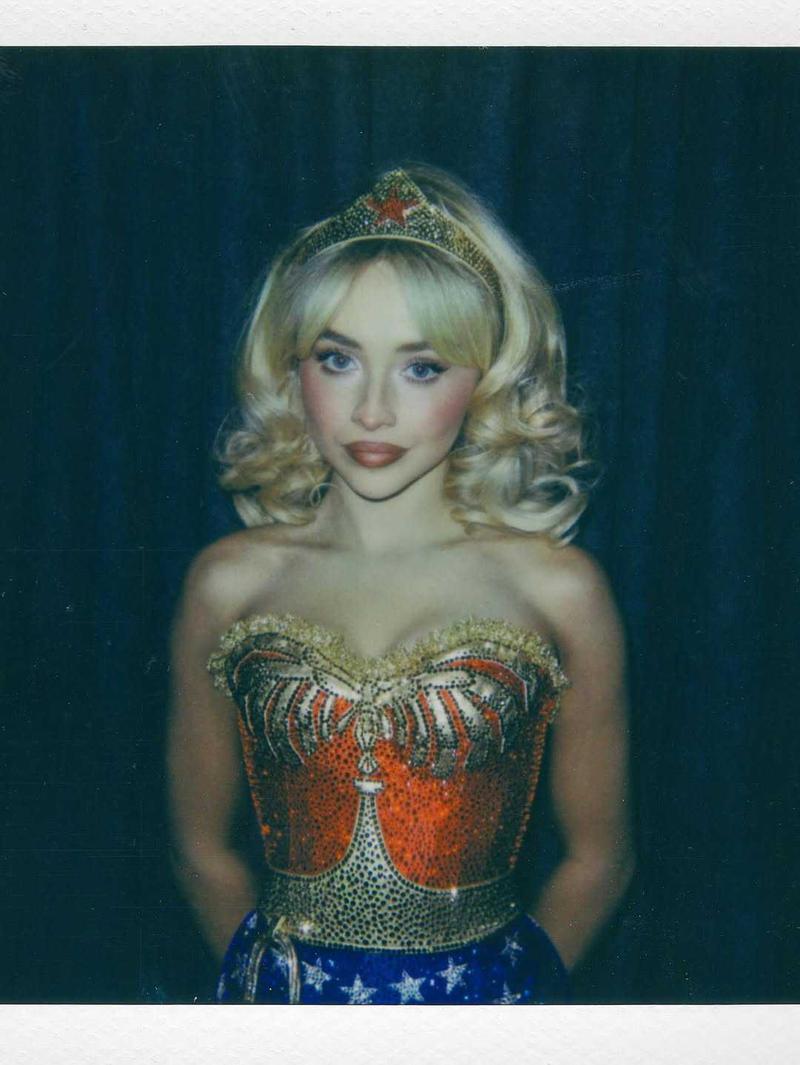 Sabrina Carpenter dressed as Wonder Woman