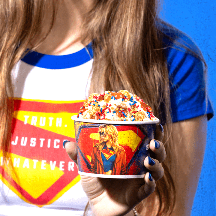Мороженое Supergirl от Cold Stone Creamery.