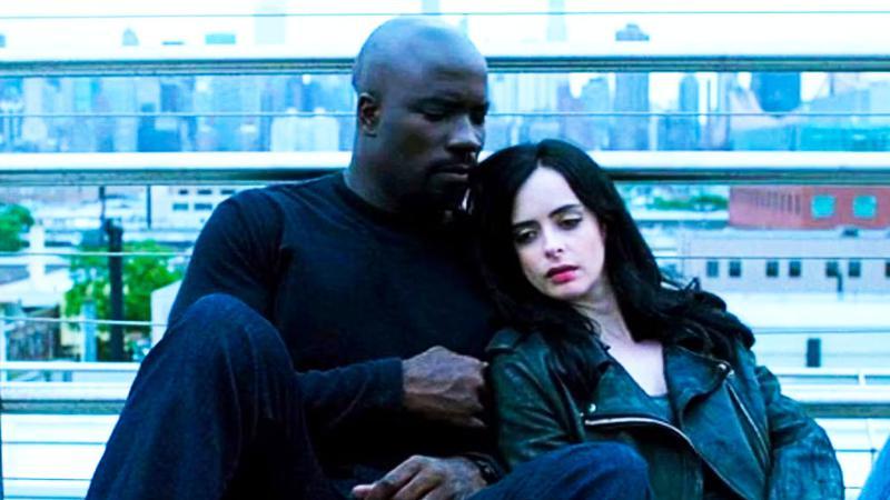 Jessica Jones and Luke Cage romantic moment.