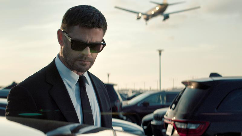 Chris Hemsworth in Crime 101 at an airport.