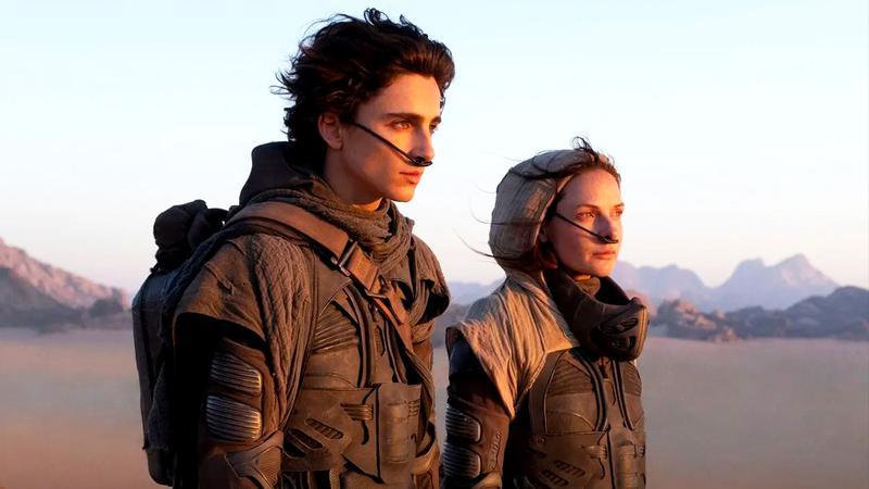 Timothee Chalamet as Paul Atreides and Rebecca Ferguson as Laky Jessica looking out at the desert in Dune