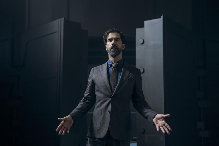 Hamish Linklater as Dean Cipher in 
