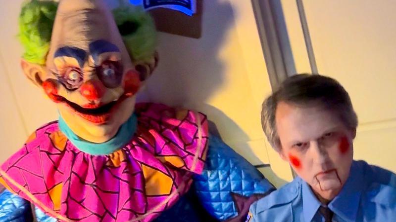 Killer Clowns brainwashing cops in their maze at HHN.