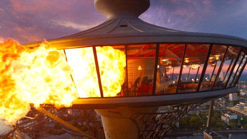 Final Destination: Bloodlines Sky View glass blowing out due to a fire