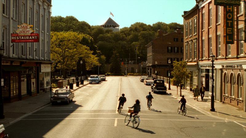 the kids of Derry riding bikes