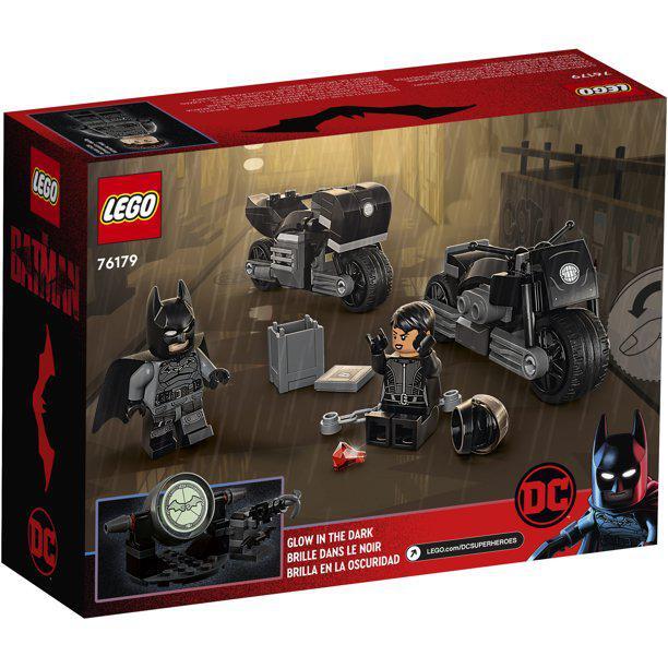 The Batman Movie: New LEGOs Tease Penguin & Catwoman Battles With Robert  Pattinson's Hero