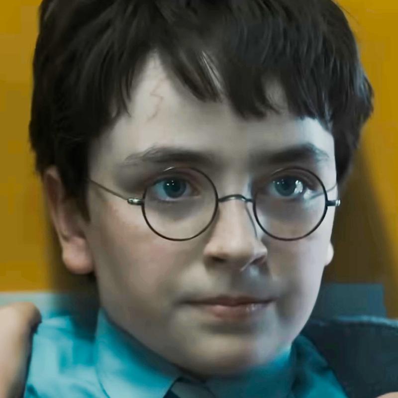 Harry Potter HBO, Dominic McLaughlin, scar on forehead in muggle school toilets.