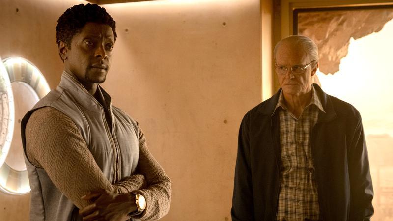 Edi Gathegi and Joel Kinnaman in 