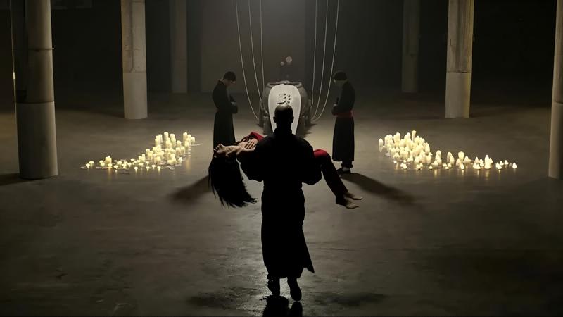 he Hand loading Elektra's body into a strange sarcophagus.