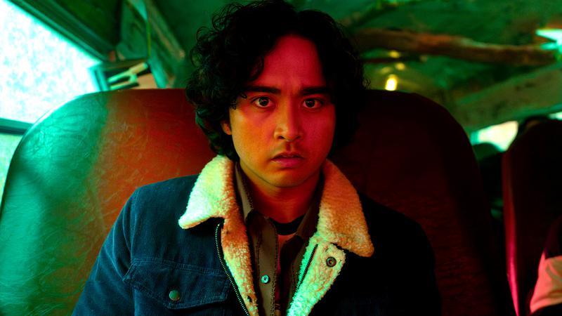 Simon on the bus in School Spirits Season 3