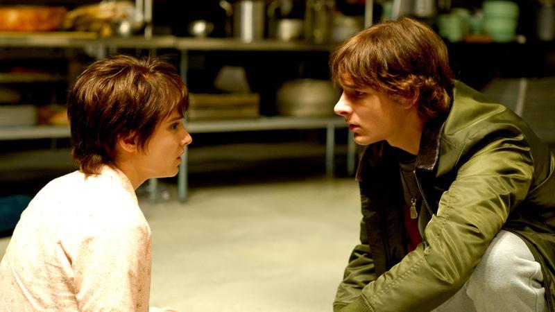 Gwen and Finney having a moment in The Black Phone 2.