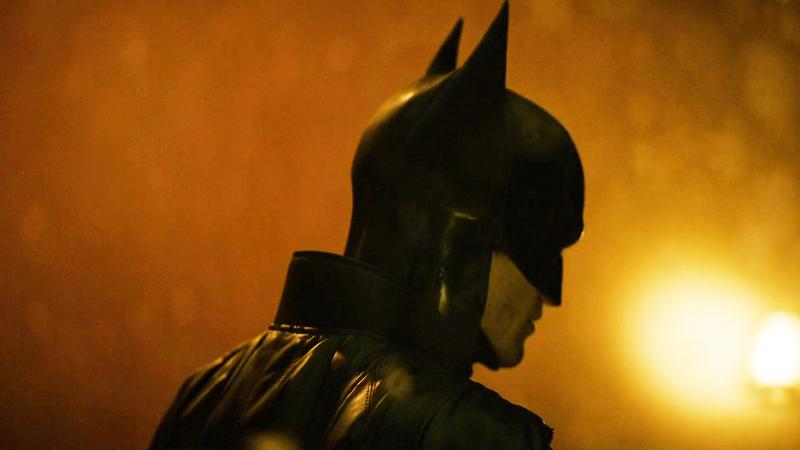 Robert Pattinson in The Batman Part 2 suit from behind.