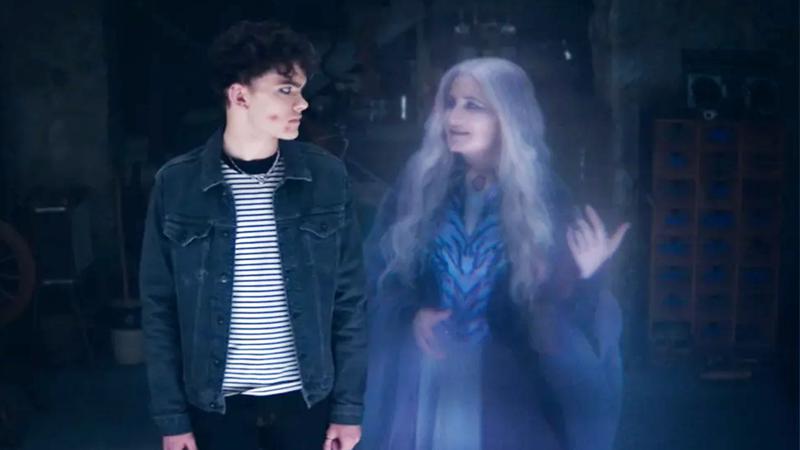 Joe Locke as Billy Kaplan/Billy Maximoff, Kathryn Hahn as Agatha Harkness in Agatha All Along