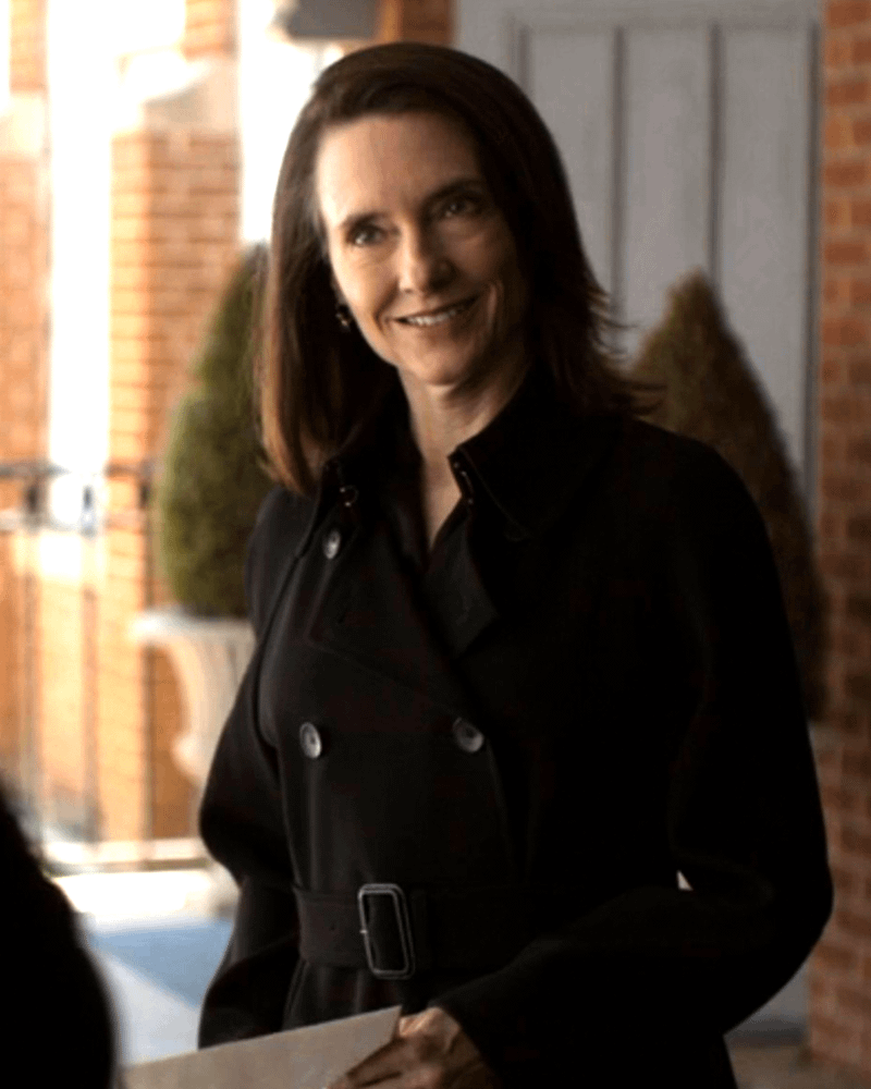 Amie Mackenzie as Carol Ferris in Lanterns.