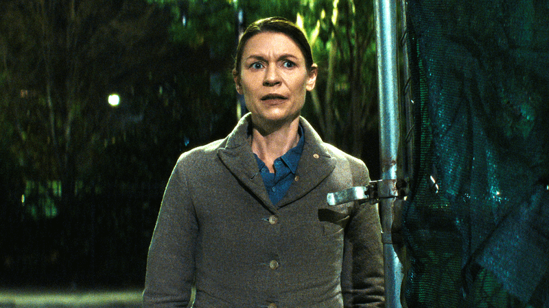 Claire Danes as Aggie Wiggs standing in a gate in The Beast In Me