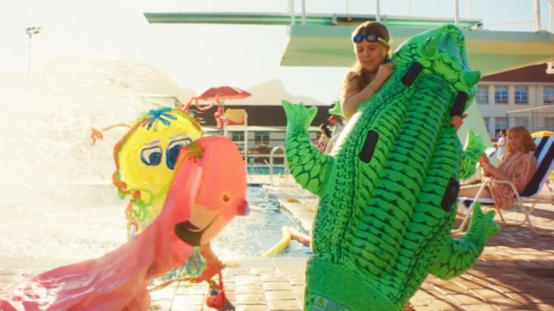 Disney Holiday Short, Best Christmas Ever, Molly and Doodles Pool