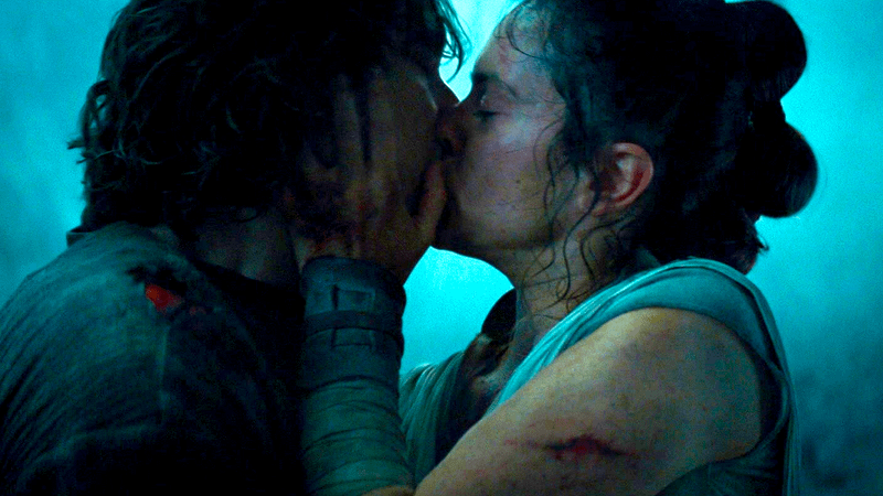 Rey and Kylo kissing in The Last Jedi