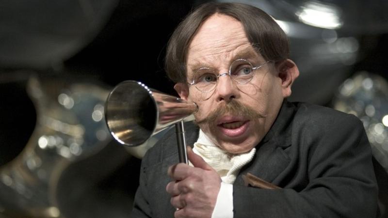 Professor Flitwick using a horn in Harry Potter.