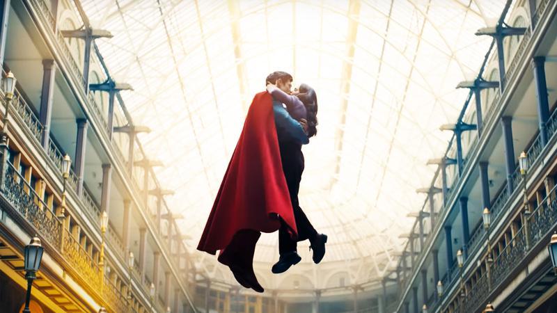 Superman and Lois Lane kissing at the end of Superman.