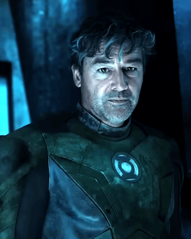Kyle Chandler Hal Jordan in Green Lantern suit in modern day.