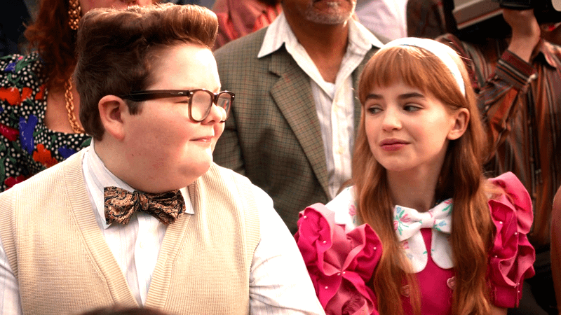 Derek and Holly in Strange Things' finale.