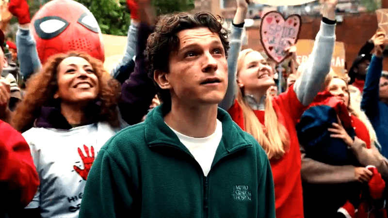  Peter Parker with Spider-Man fans in New York in Spider-Man Brand New Day.