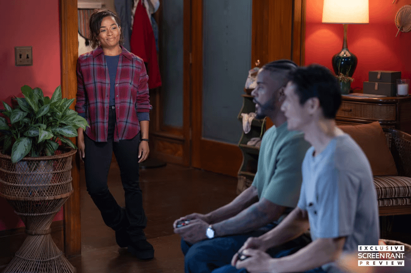 Grety's Anatomy Season 23 Kwan playing video games with medical intern Wes Bryant (Trevor Jackson) while Dr. Simone Griffith (Alexis Floyd) observes them from afar